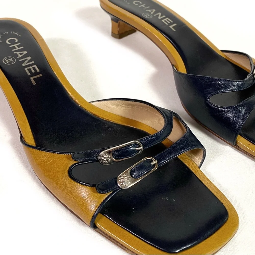 Chanel Vintage Y2K Black Tan Leather Camellia Mules Sandals Kitten Heels